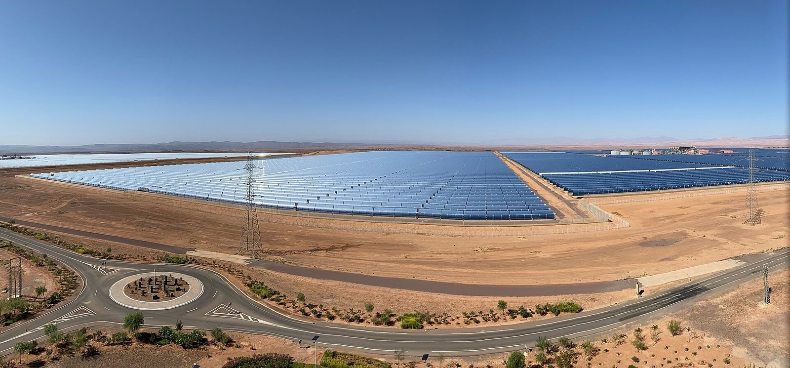 Rows of parabolic-trough mirrors at the Noor concentrated solar complex near Ouarzazate